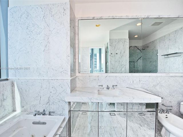 Apartment for sale  Unit #2003 - photo 5668578