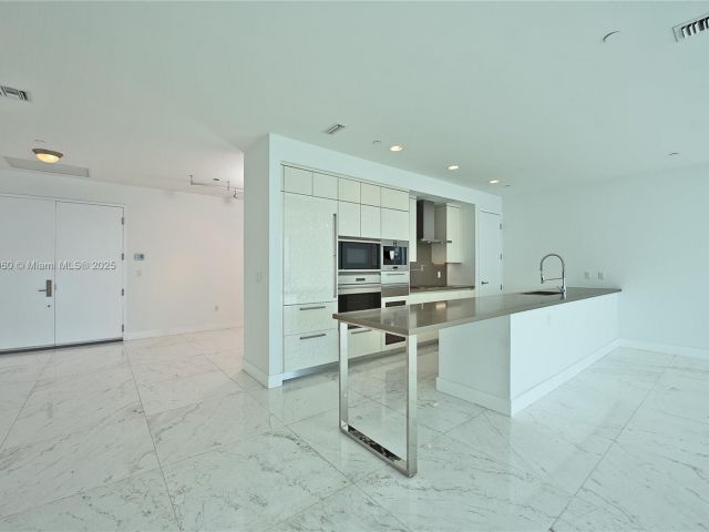 Apartment for sale  Unit #2003 - photo 5668587