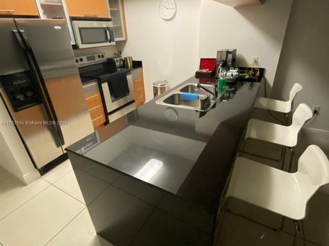 1-bedroom condo for sale in Miami - 1750 N Bayshore Dr 2905 - MondialRealty