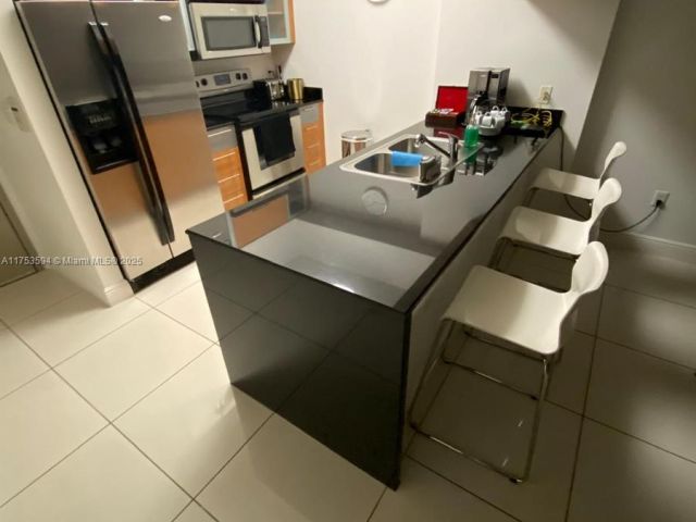 1-bedroom condo for sale in Miami - 1750 N Bayshore Dr 2905 - MondialRealty