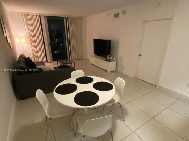 1-bedroom condo for sale in Miami - 1750 N Bayshore Dr 2905 - MondialRealty