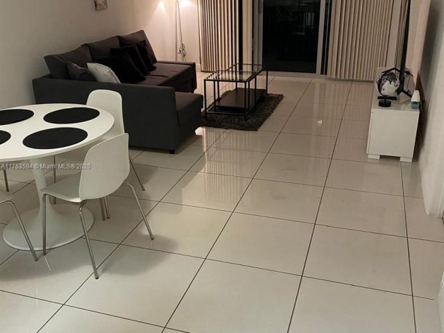 1-bedroom condo for sale in Miami - 1750 N Bayshore Dr 2905 - MondialRealty