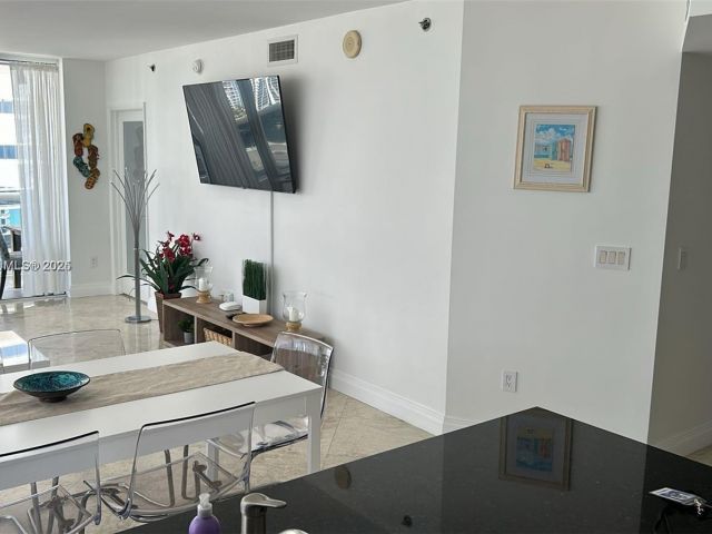 Apartment for rent  Unit #3208 - photo 5672672