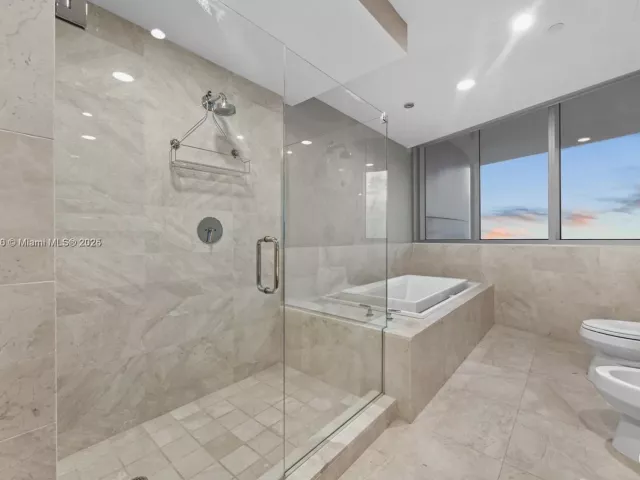 Apartment for sale  Unit #4705 - photo 5670298