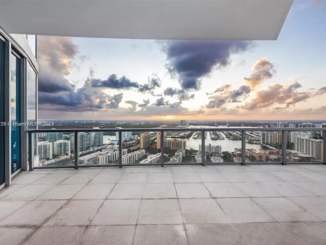 Apartment for sale  Unit #4705 - photo 5670292