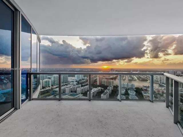 Apartment for sale  Unit #4705 - photo 5670294