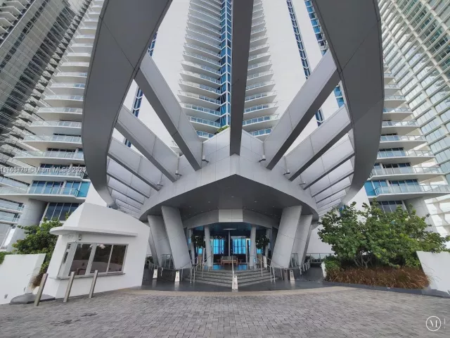 Apartment for sale  Unit #4705 - photo 5670288