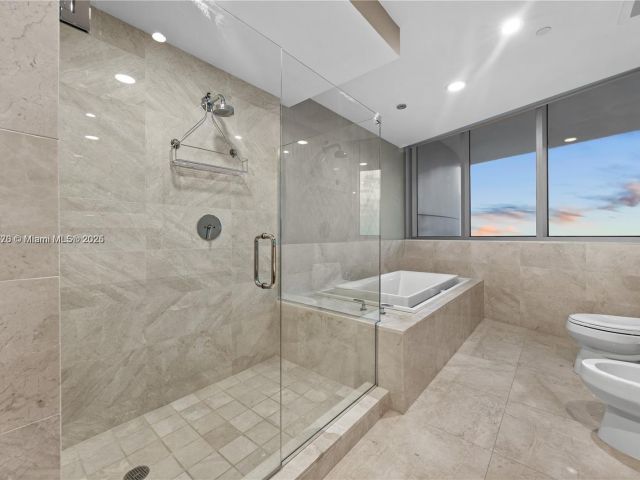 Apartment for sale  Unit #4705 - photo 5670298