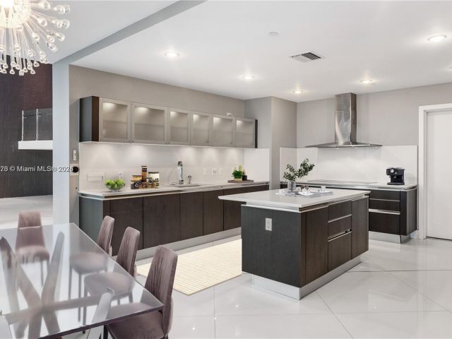 Apartment for sale  Unit #4705 - photo 5670303