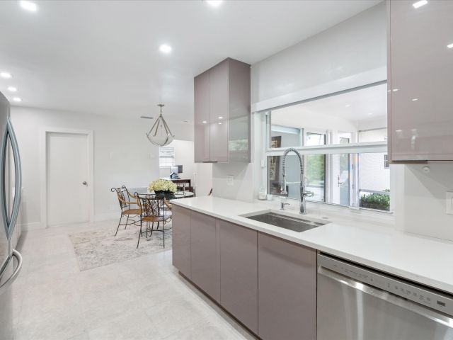 Home for sale at 113 Burning Tree Lane - photo 5587864