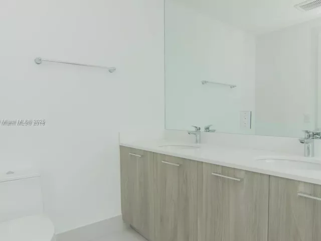 2-bedroom condo for sale in Miami - 501 NE 31st St 2009 - MondialRealty