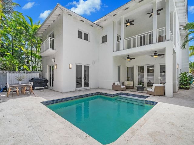 Home for sale at 6 Coconut Ln - photo 5573707