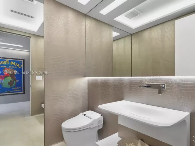 3-bedroom condo for sale in Miami Beach - 100 S Pointe Dr 606 - MondialRealty