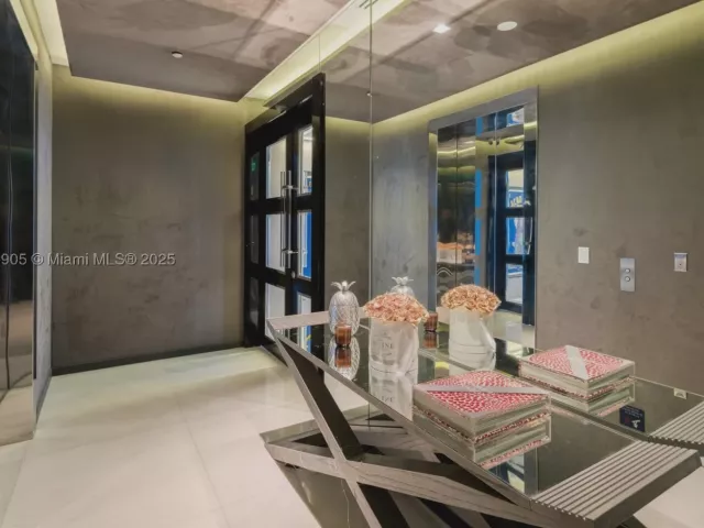 3-bedroom condo for sale in Miami Beach - 100 S Pointe Dr 606 - MondialRealty
