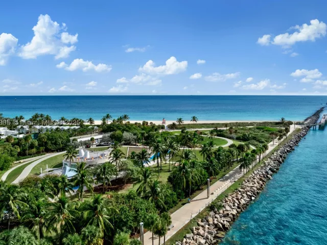 3-bedroom condo for sale in Miami Beach - 100 S Pointe Dr 606 - MondialRealty