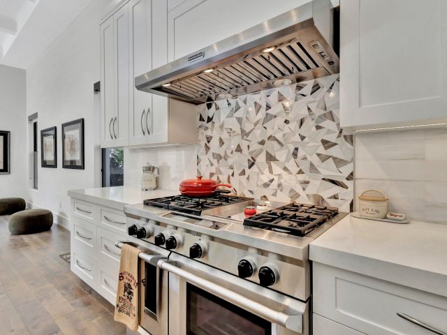 Home for sale at 718 NW 5th Avenue - photo 5813583