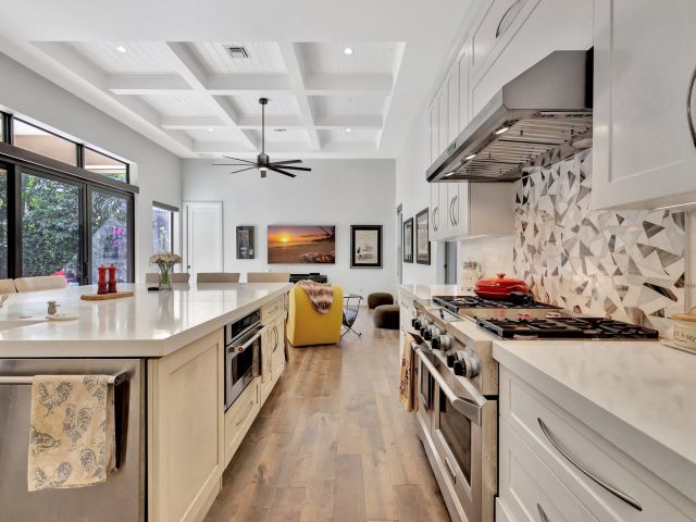 Home for sale at 718 NW 5th Avenue - photo 5813591