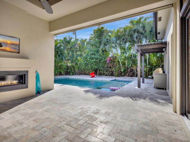 Home for sale at 718 NW 5th Avenue - photo 5813594