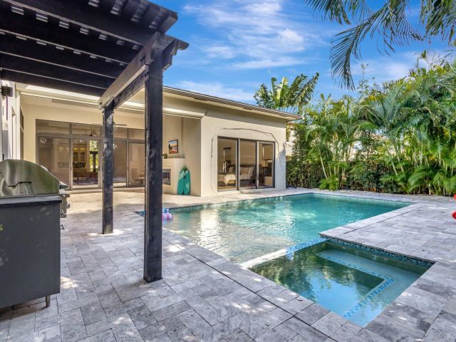 Home for sale at 718 NW 5th Avenue - photo 5813595