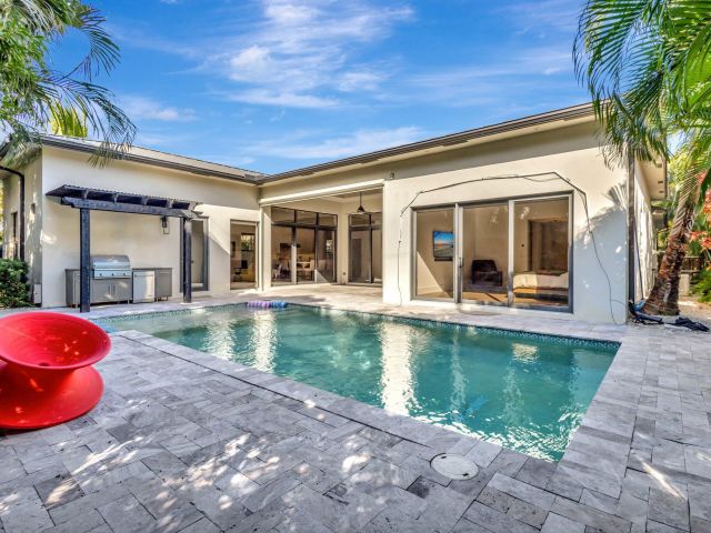 Home for sale at 718 NW 5th Avenue - photo 5813597