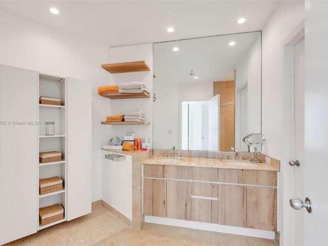 Apartment for sale  Unit #4002 - photo 6203254