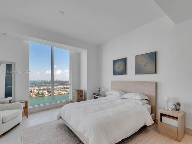 Apartment for sale  Unit #4002 - photo 6203256