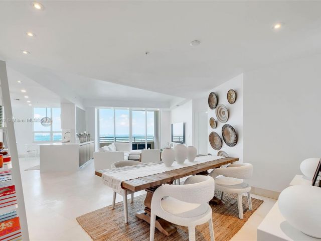 Apartment for sale  Unit #4002 - photo 6203257