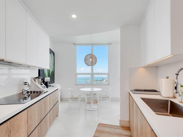 Apartment for sale  Unit #4002 - photo 6203259