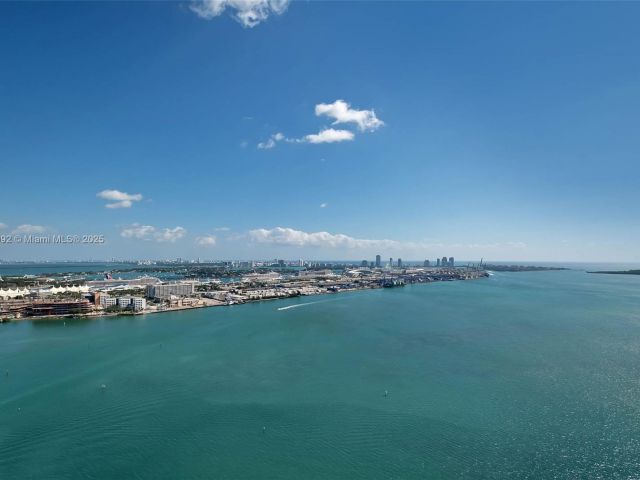 Apartment for sale  Unit #4002 - photo 6203262