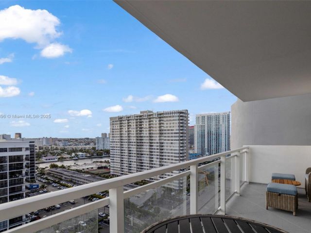 Apartment for sale  Unit #1607 - photo 5662500