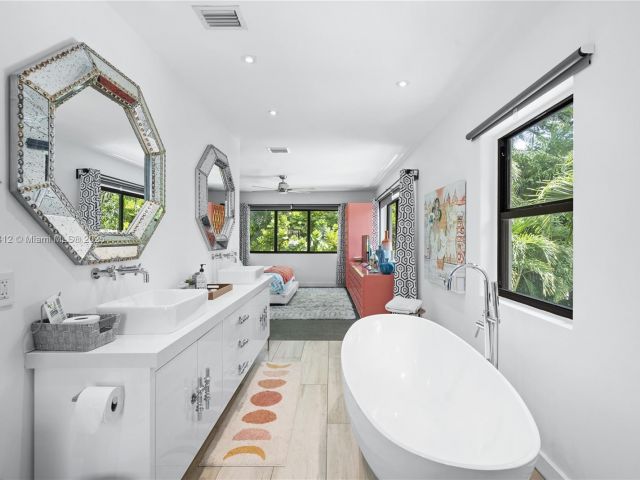 Home for rent at 1210 NE 89th St - photo 5694084