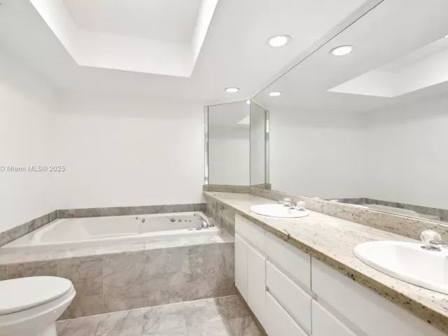 Apartment for sale  Unit #2035 - photo 5649375