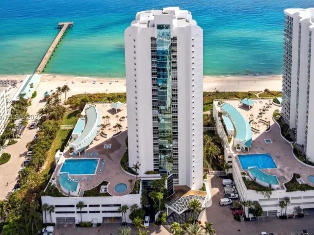 2-bedroom condo for sale in Sunny Isles Beach - 16485 Collins Ave 2035 - MondialRealty