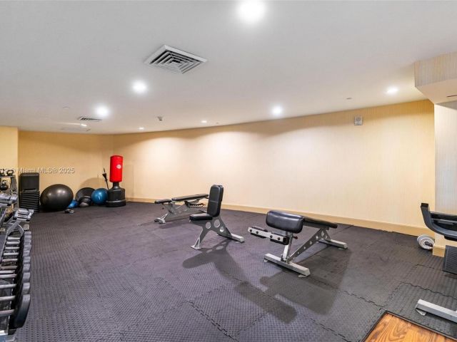 Apartment for sale  Unit #5209 - photo 5630109