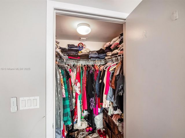 Apartment for sale  Unit #5209 - photo 5630115