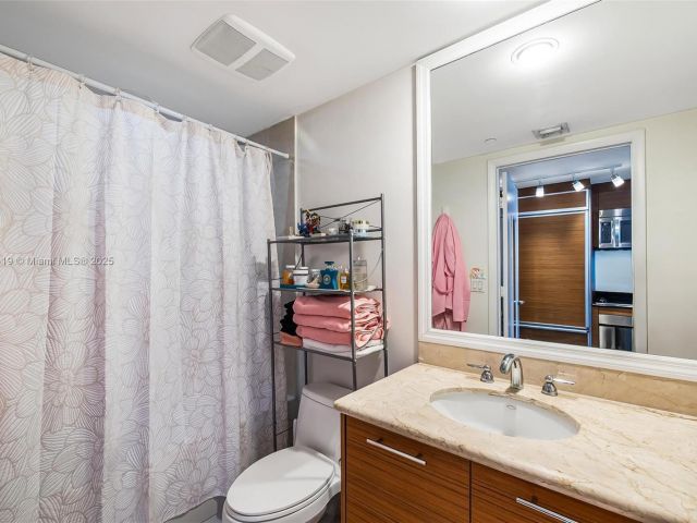 Apartment for sale  Unit #5209 - photo 5630116