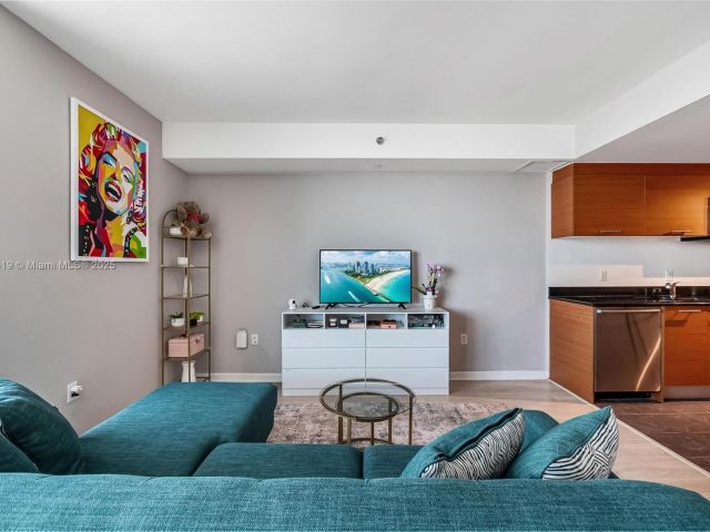 Apartment for sale  Unit #5209 - photo 5630119