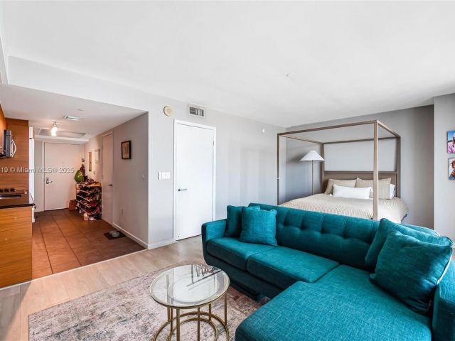 Apartment for sale  Unit #5209 - photo 5630120