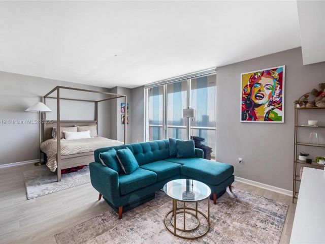 Apartment for sale  Unit #5209 - photo 5630125