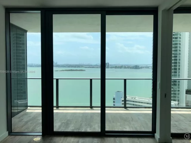 2-bedroom condo for sale in Miami - 650 NE 32nd St 2006 - MondialRealty