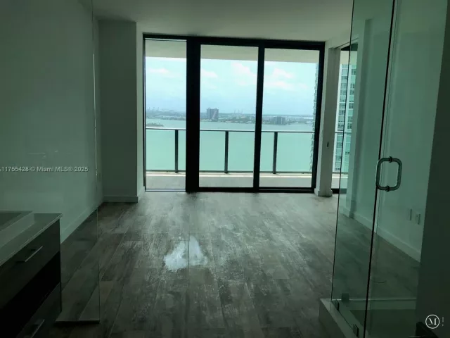 2-bedroom condo for sale in Miami - 650 NE 32nd St 2006 - MondialRealty