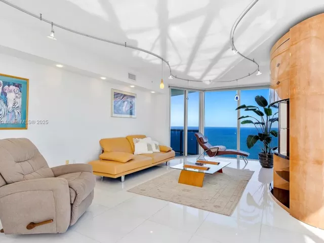 Apartment for sale  Unit #3701 - photo 5652662