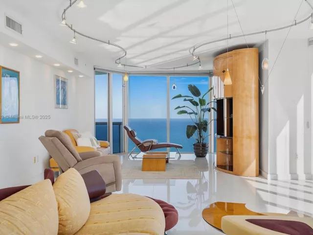 Apartment for sale  Unit #3701 - photo 5652664