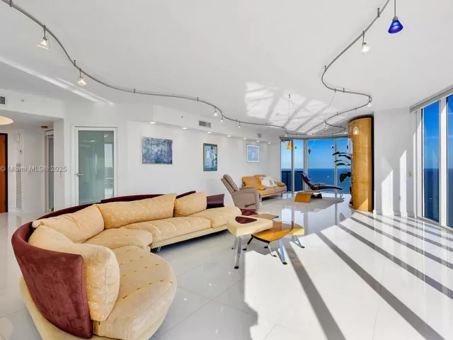 Apartment for sale  Unit #3701 - photo 5652666