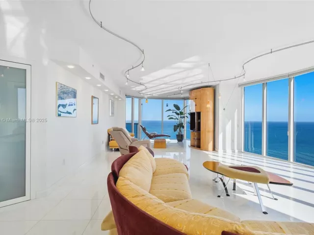 Apartment for sale  Unit #3701 - photo 5652667