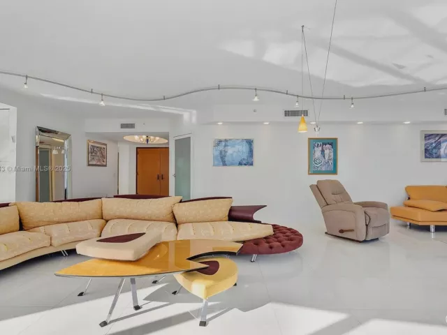 Apartment for sale  Unit #3701 - photo 5652655