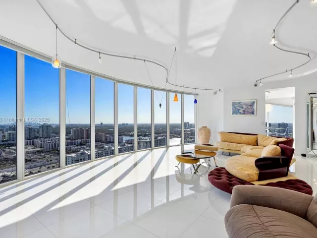 Apartment for sale  Unit #3701 - photo 5652656