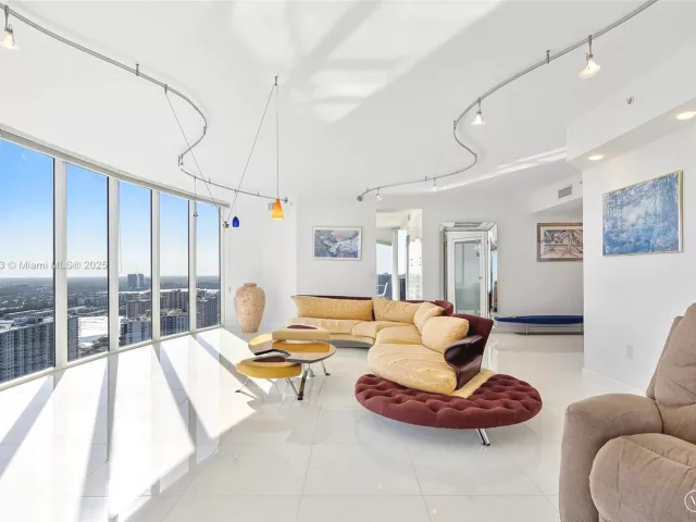 Apartment for sale  Unit #3701 - photo 5652657