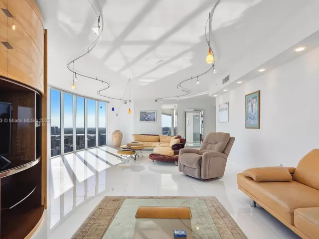 Apartment for sale  Unit #3701 - photo 5652659