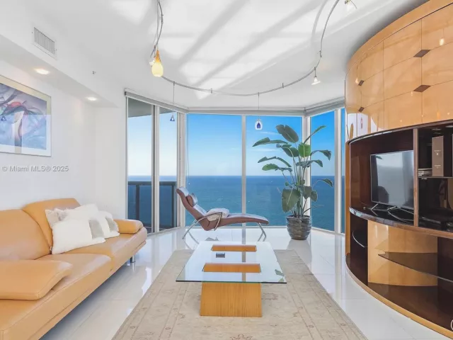 Apartment for sale  Unit #3701 - photo 5652661